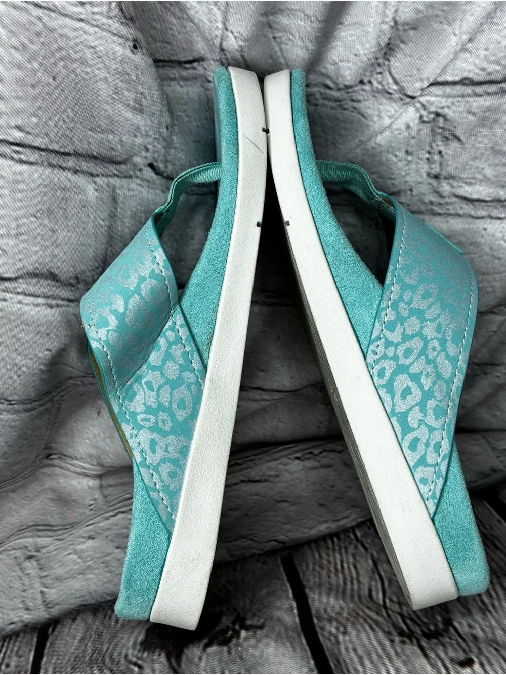 Spenco Metallic Aqua Blue Leopard Print Flip Flop Thong Resortwear Sandals Sz 7